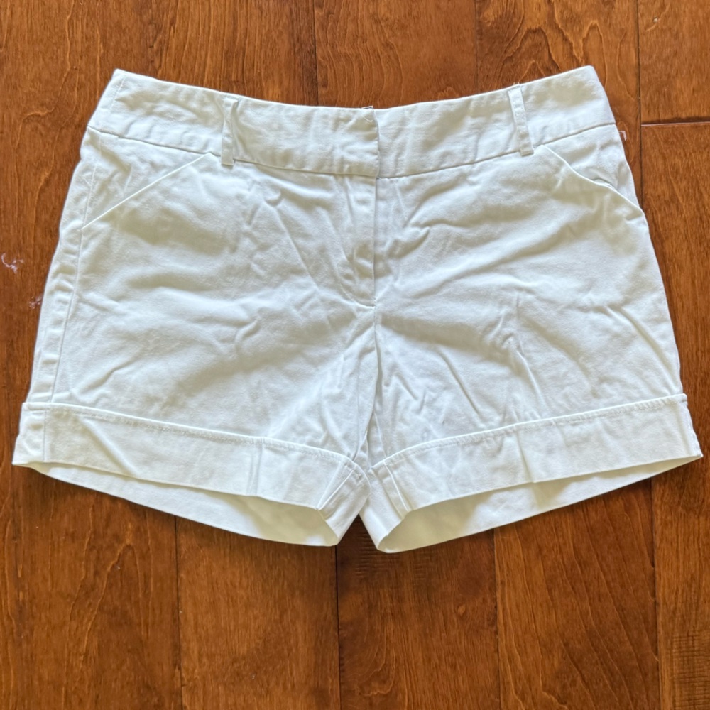 Courtenay Size 8 Women's White Shorts
